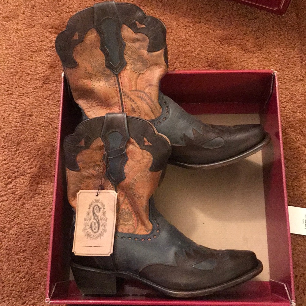 Brand new Sonora boots. Jessi paisley size 10b.